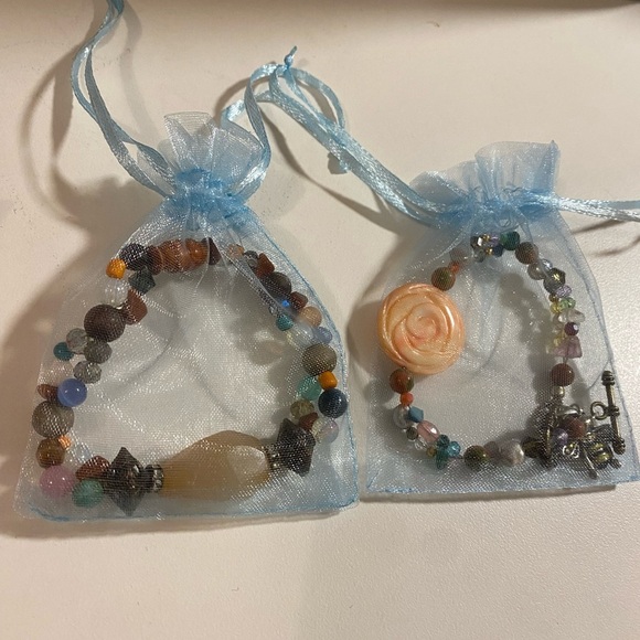 Colorful Hand made Beaded Bracelets Set with quartz and shell and bee charm - Picture 12 of 12